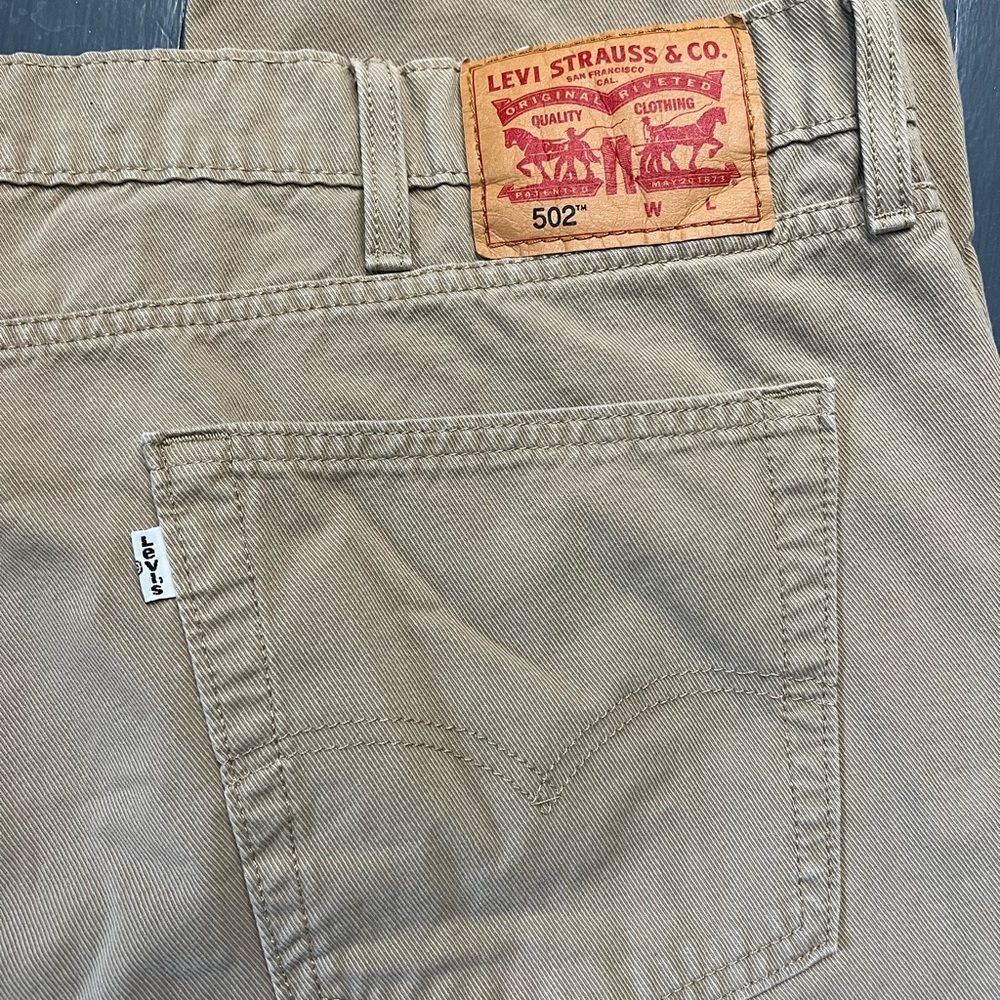 Men’s Levi's 502 Khaki Jeans Size W44/L32